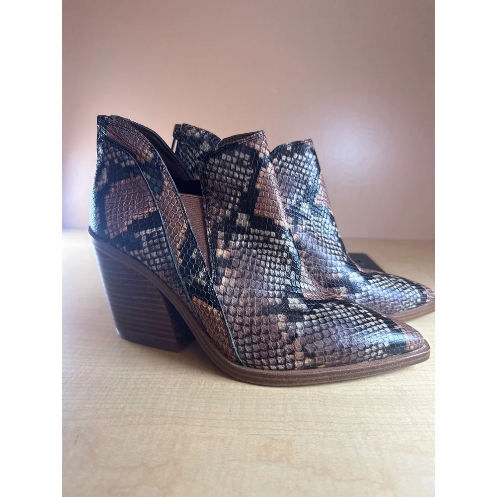 Vince Camuto Snakeskin Embossed Pointed Toe Block Heel Booties Brown Black‎ 9M